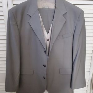 Celini mossy grey 3 pc suit 46r great shape low milage